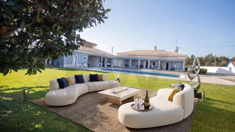 Moradia T5 para Venda em Fazendas de Almeirim