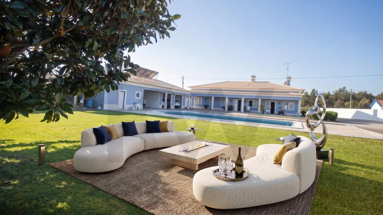 Moradia T5 para Venda em Fazendas de Almeirim Foto 1