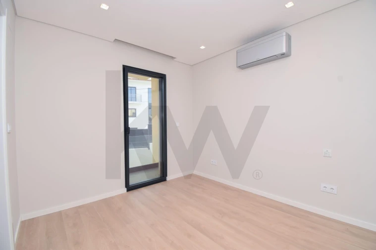 Moradia T4 para Venda em Alcabideche Foto 35