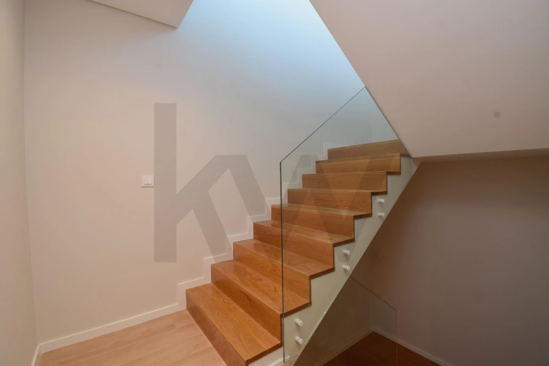 Moradia T4 para Venda em Alcabideche Foto 38