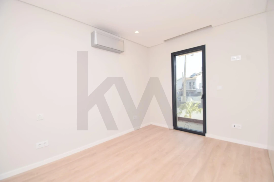 Moradia T4 para Venda em Alcabideche Foto 30