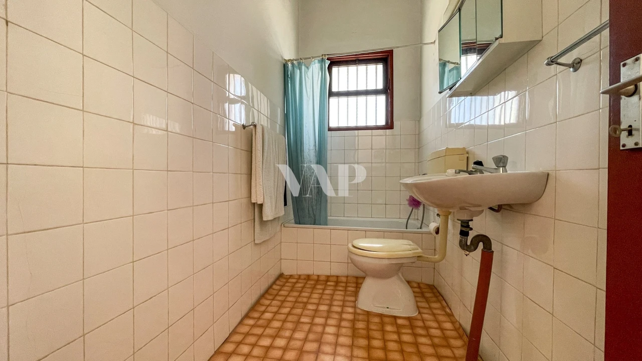 Moradia T8 para Venda em Quarteira Foto 15