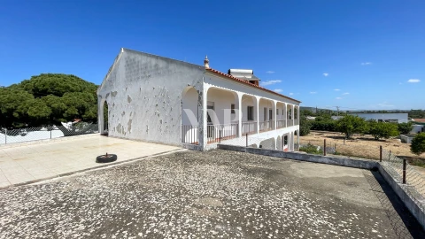 Moradia T8 para Venda em Quarteira