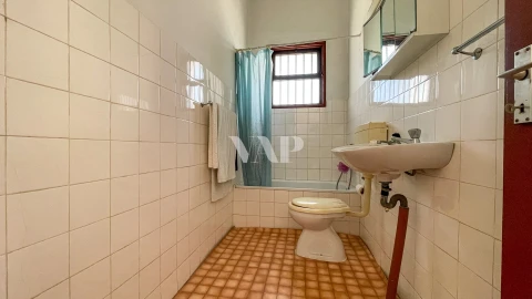 Moradia T8 para Venda em Quarteira