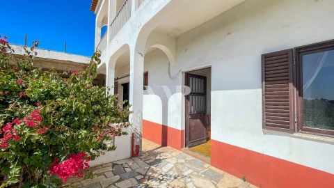 Moradia T8 para Venda em Quarteira