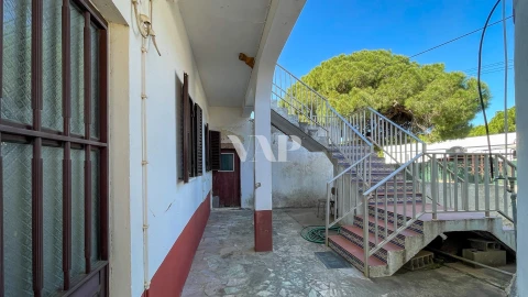 Moradia T8 para Venda em Quarteira