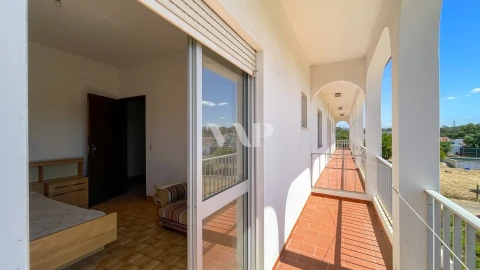 Moradia T8 para Venda em Quarteira