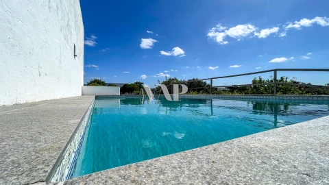 Moradia T8 para Venda em Quarteira