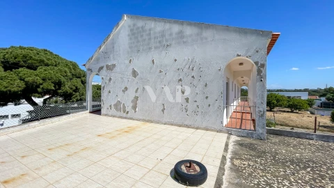 Moradia T8 para Venda em Quarteira