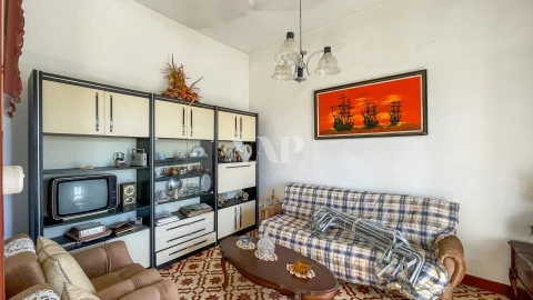 Moradia T8 para Venda em Quarteira