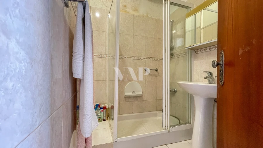 Moradia T8 para Venda em Quarteira Foto 6