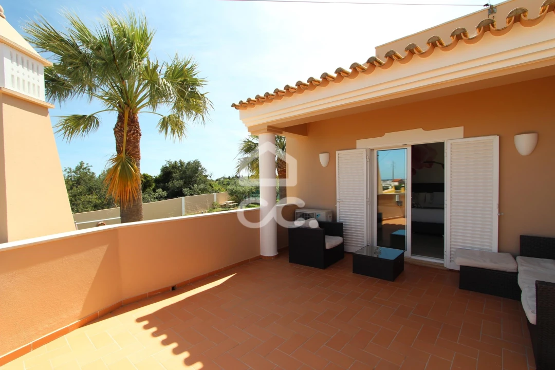 Moradia T4 para Venda em Armação de Pera Foto 29