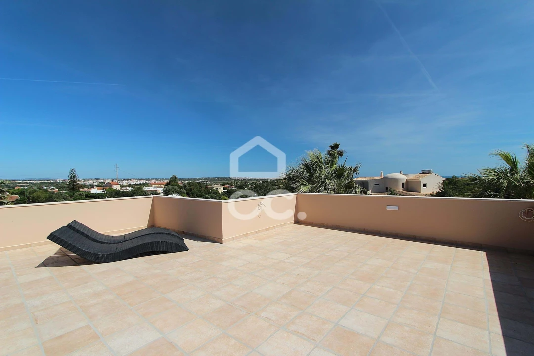 Moradia T4 para Venda em Armação de Pera Foto 30