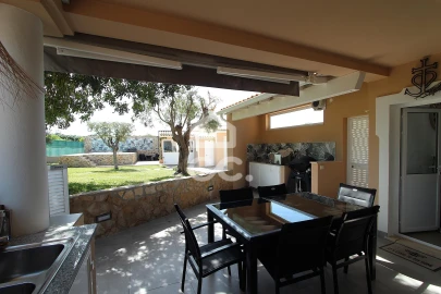 Moradia T4 para Venda em Armação de Pera