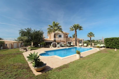 Moradia T4 para Venda em Armação de Pera