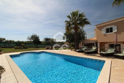 Moradia T4 para Venda em Armação de Pera