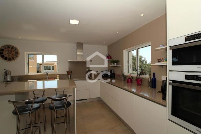 Moradia T4 para Venda em Armação de Pera