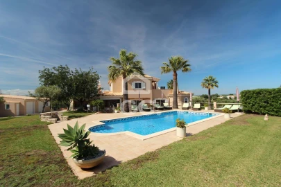 Moradia T4 para Venda em Armação de Pera