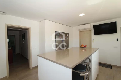 Moradia T4 para Venda em Armação de Pera