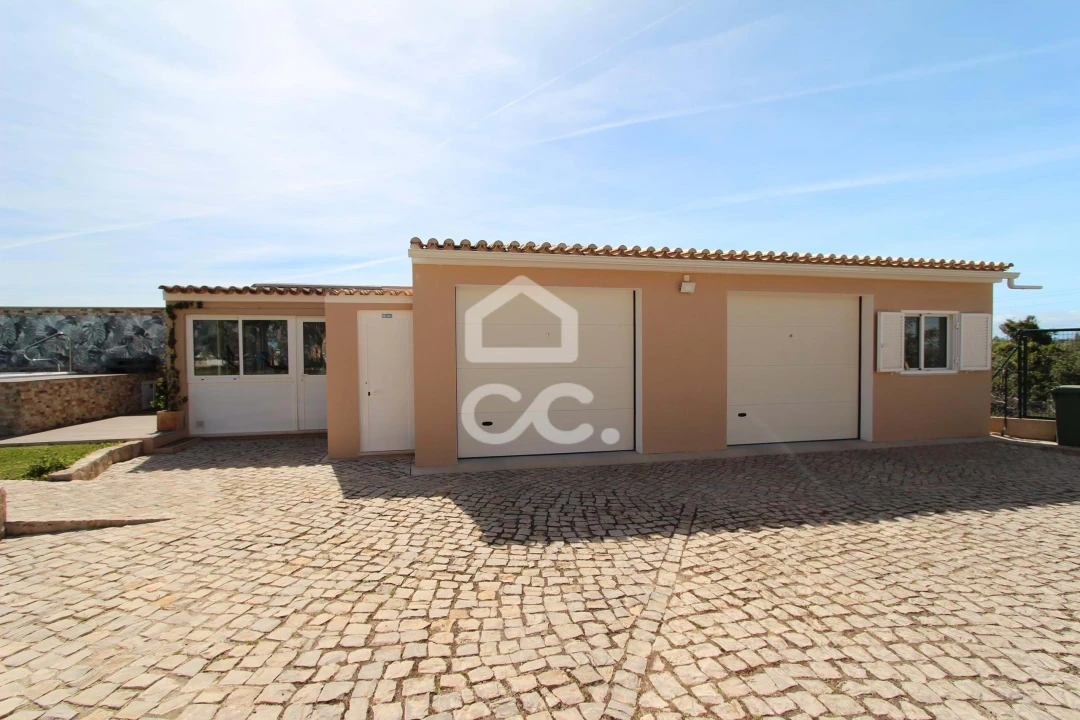 Moradia T4 para Venda em Armação de Pera Foto 34