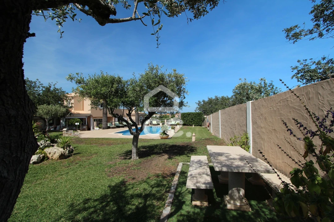 Moradia T4 para Venda em Armação de Pera Foto 36