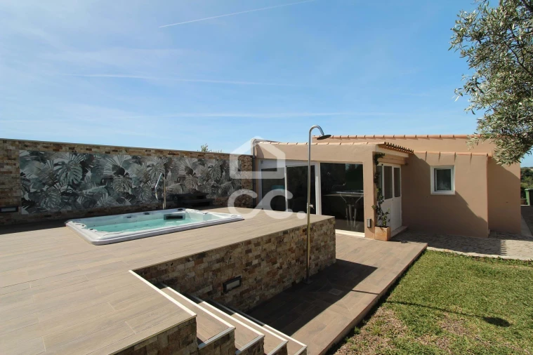 Moradia T4 para Venda em Armação de Pera Foto 31