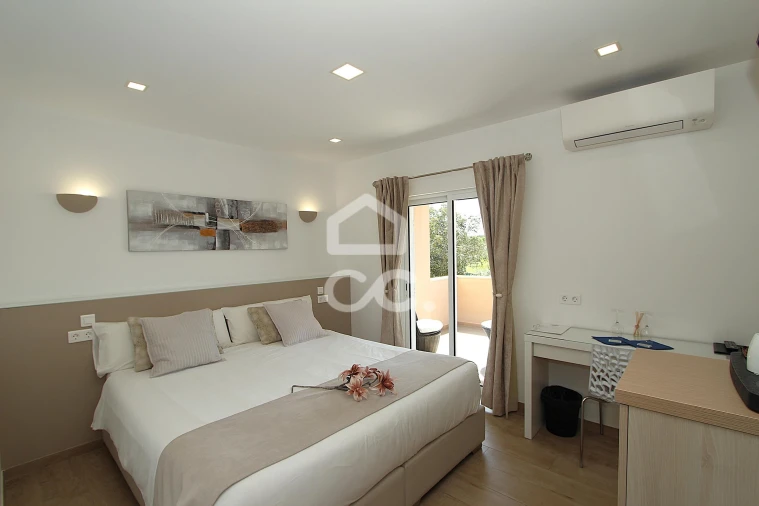 Moradia T4 para Venda em Armação de Pera Foto 22