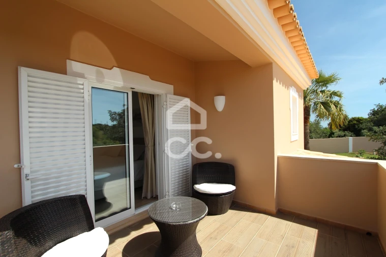 Moradia T4 para Venda em Armação de Pera Foto 25