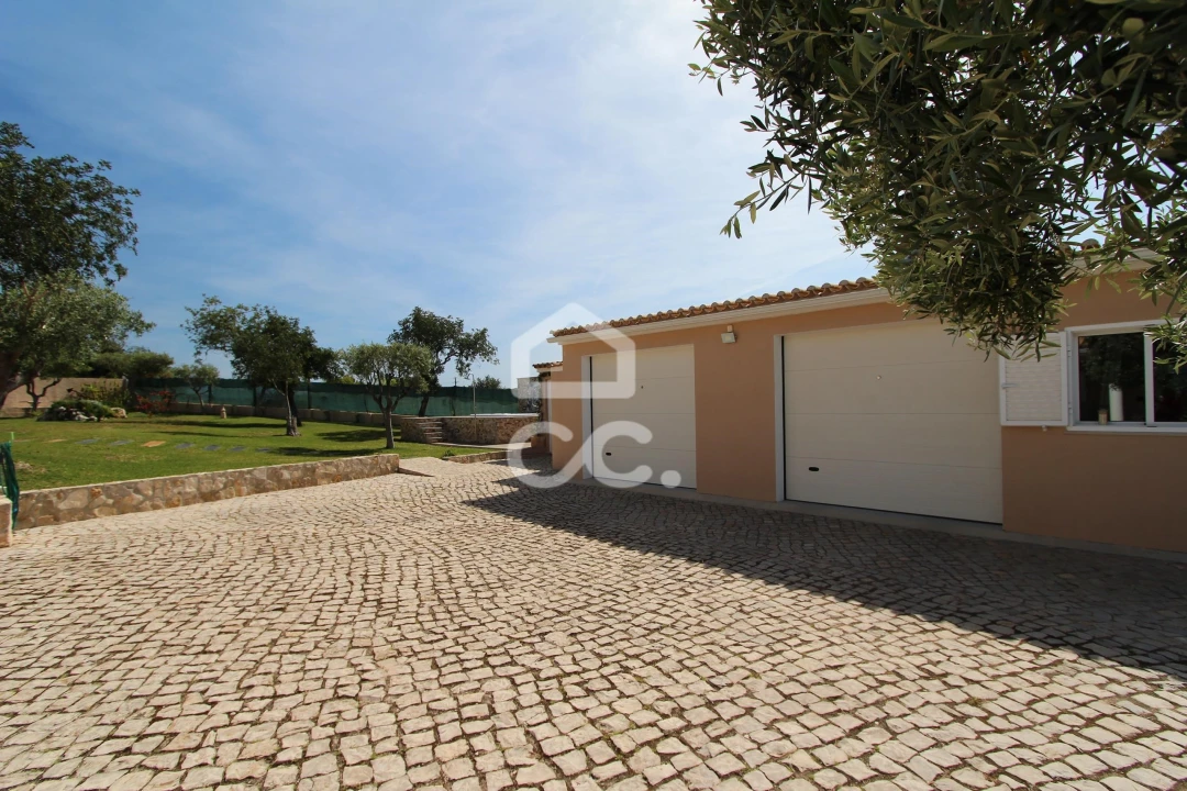 Moradia T4 para Venda em Armação de Pera Foto 33