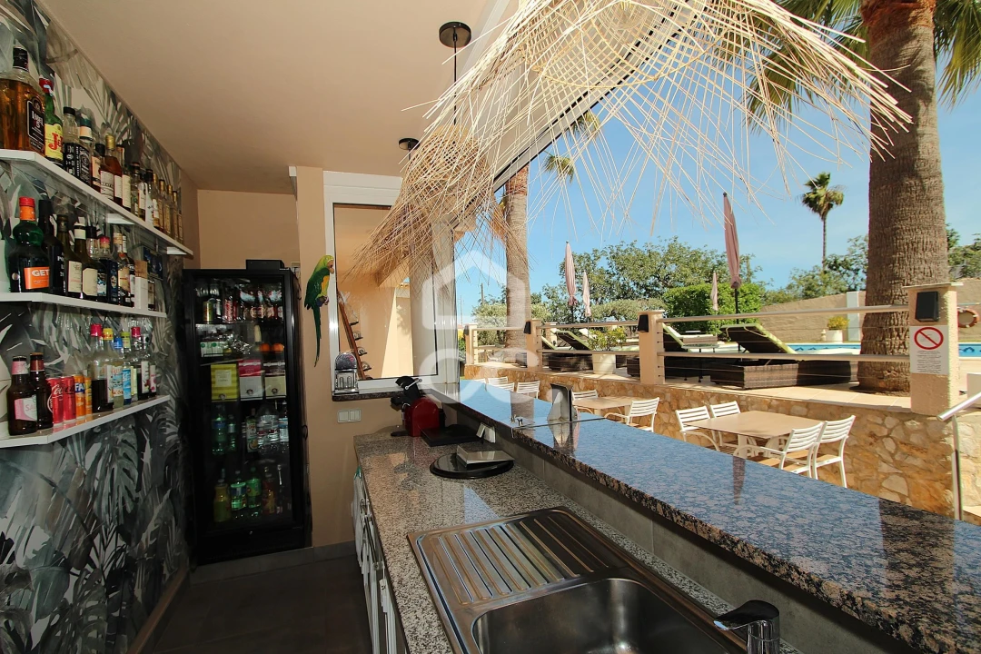 Moradia T4 para Venda em Armação de Pera Foto 8