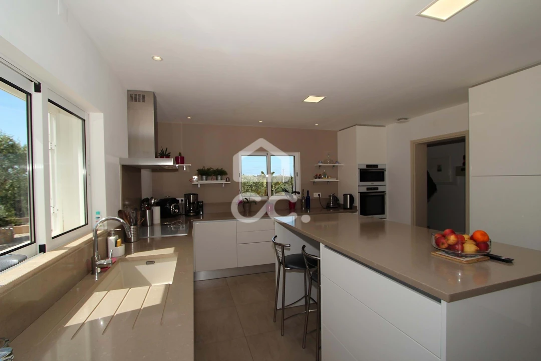 Moradia T4 para Venda em Armação de Pera Foto 12