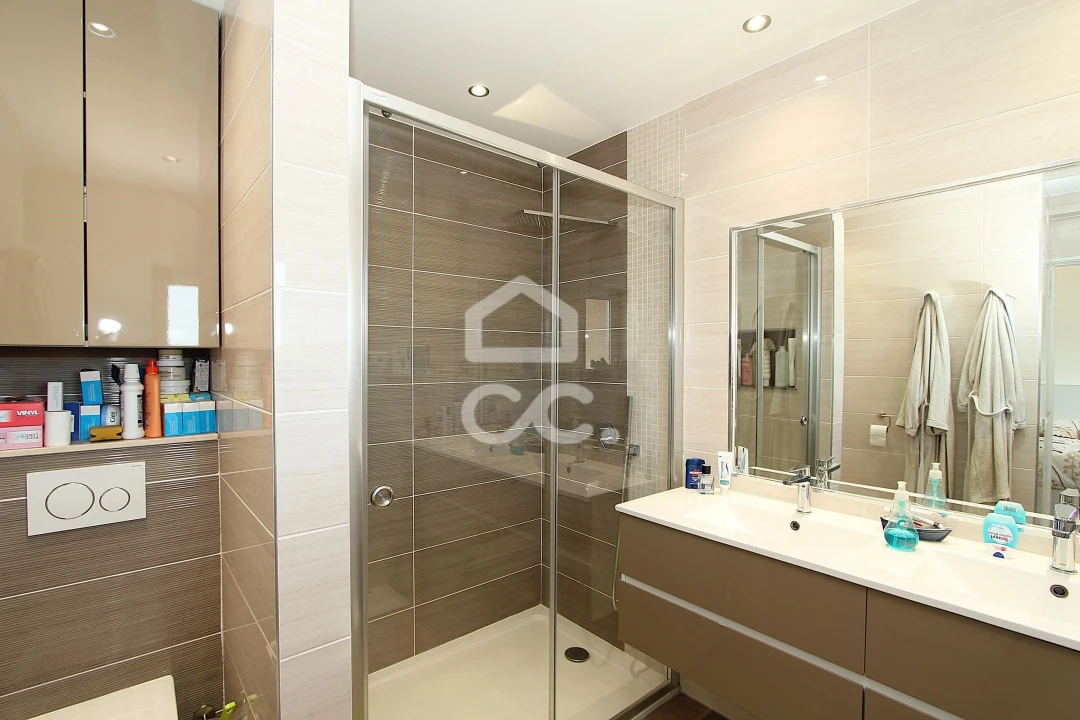 Moradia T4 para Venda em Armação de Pera Foto 16