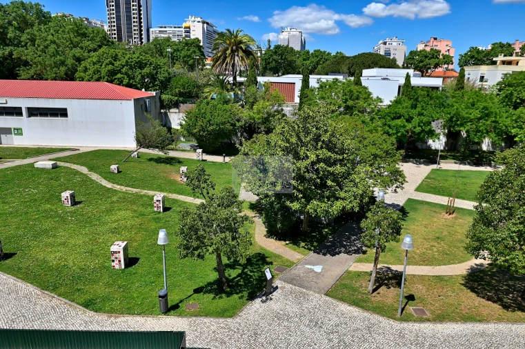 Apartamento T2 para Venda em Alvalade Foto 6