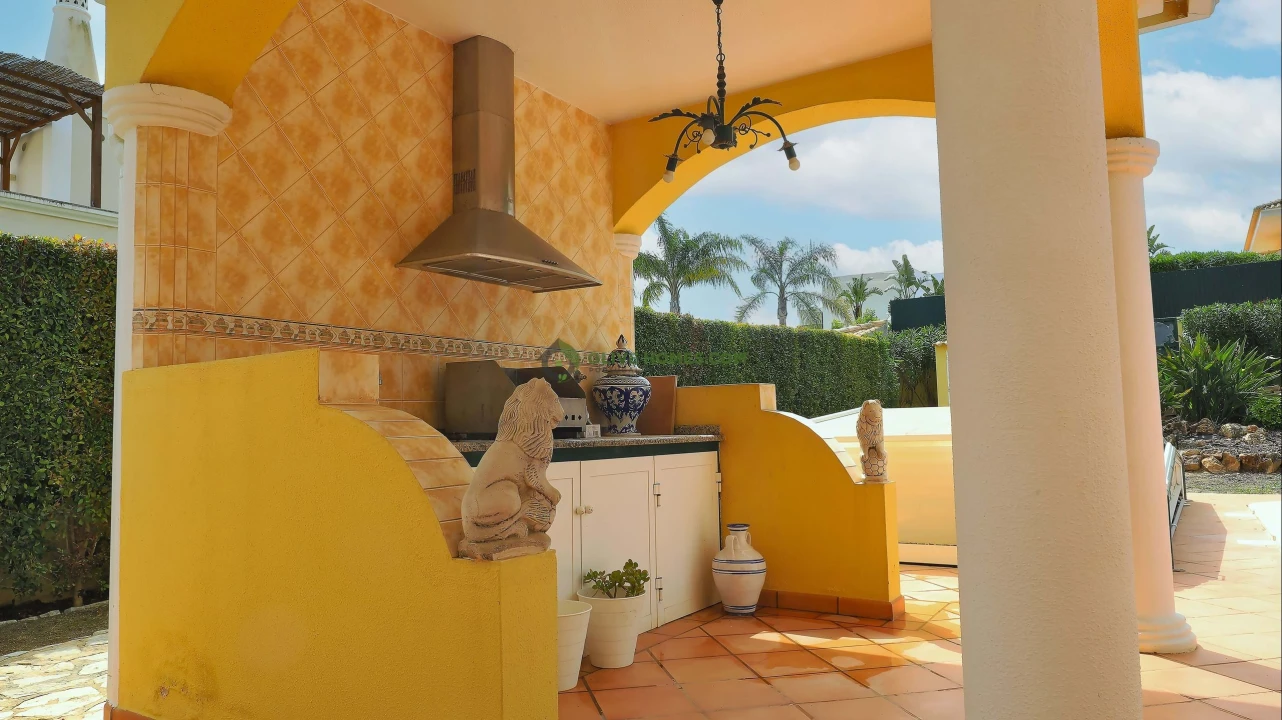 Moradia T4 para Venda em Quarteira Foto 51