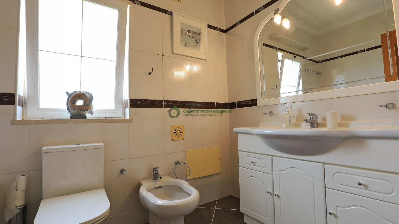 Moradia T4 para Venda em Quarteira Foto 34