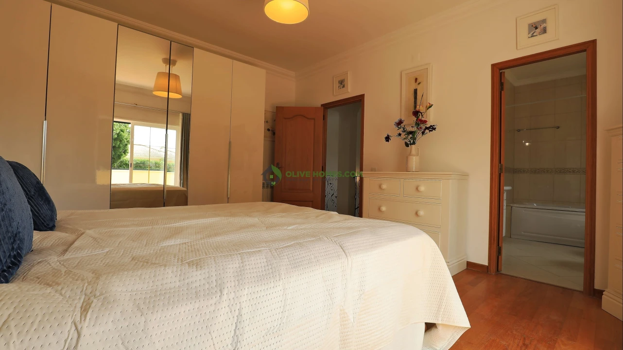 Moradia T4 para Venda em Quarteira Foto 24