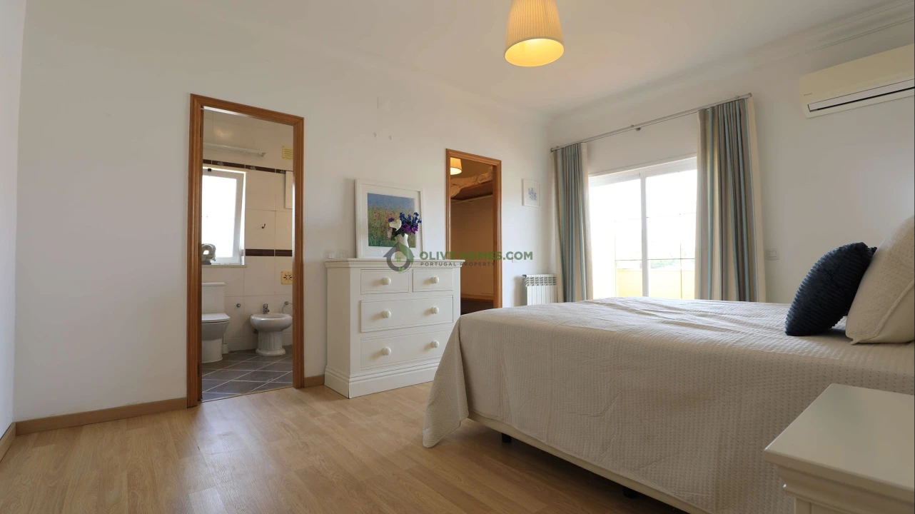 Moradia T4 para Venda em Quarteira Foto 29