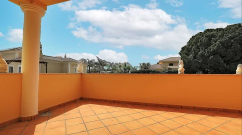 Moradia T4 para Venda em Quarteira