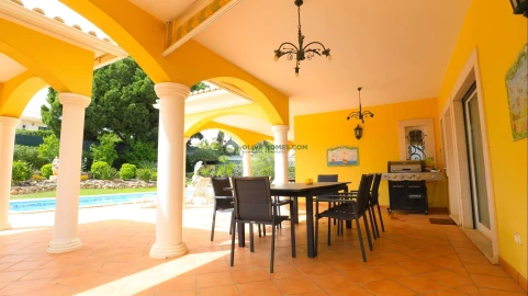 Moradia T4 para Venda em Quarteira