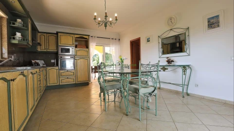 Moradia T4 para Venda em Quarteira