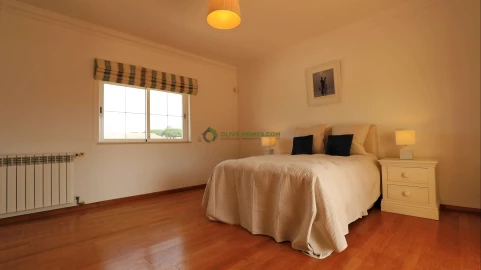 Moradia T4 para Venda em Quarteira