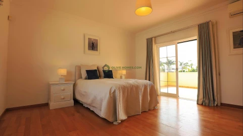 Moradia T4 para Venda em Quarteira