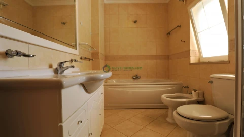 Moradia T4 para Venda em Quarteira