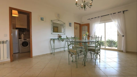 Moradia T4 para Venda em Quarteira