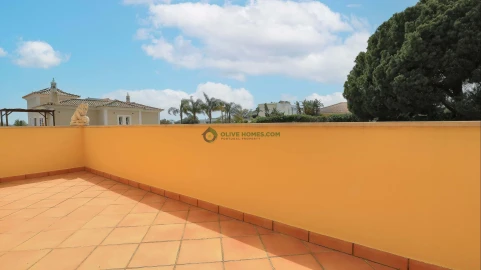 Moradia T4 para Venda em Quarteira