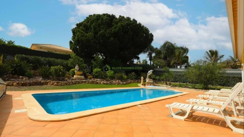 Moradia T4 para Venda em Quarteira