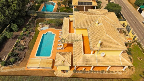 Moradia T4 para Venda em Quarteira