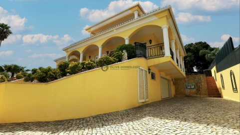 Moradia T4 para Venda em Quarteira