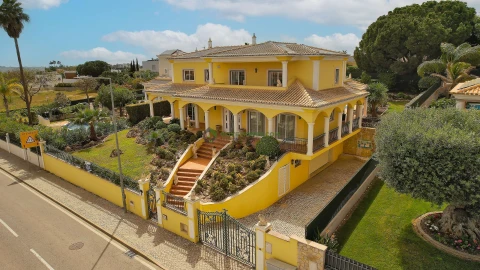 Moradia T4 para Venda em Quarteira