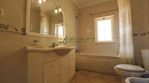 Moradia T4 para Venda em Quarteira